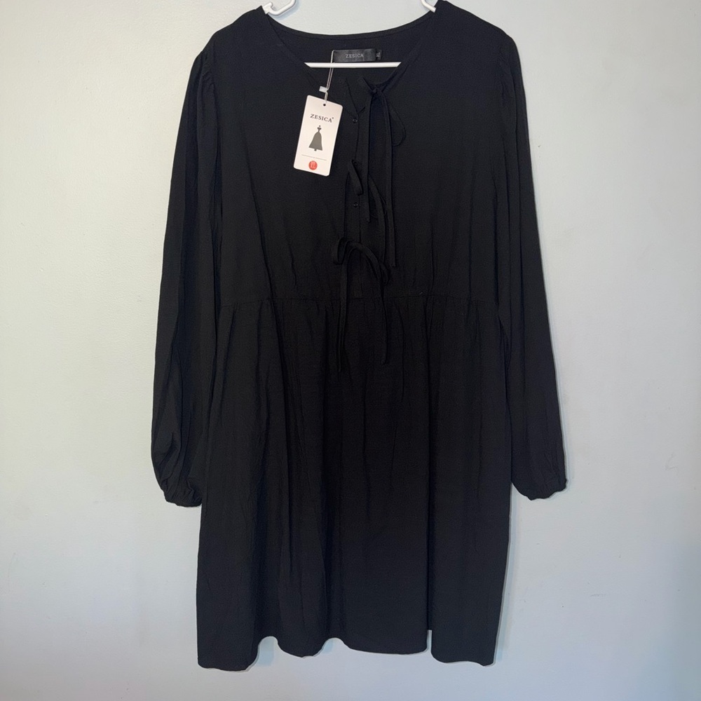 NWT Zesica Black Tie-Neck Blouse